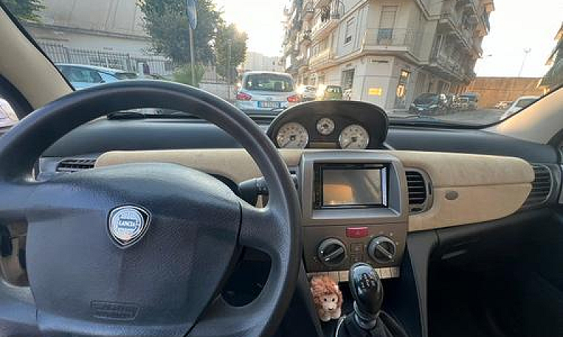 Lancia Ypsilon...