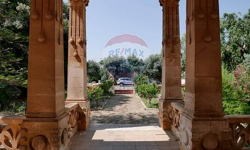 Porzione Di Villa - ...