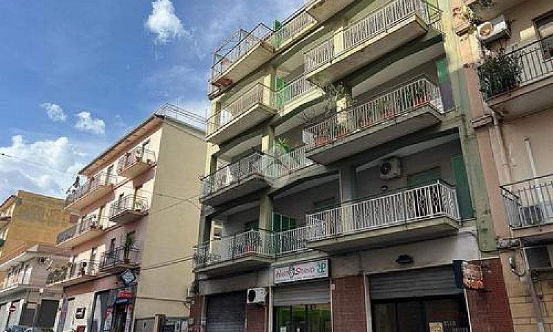 3 Locali A Giarre...