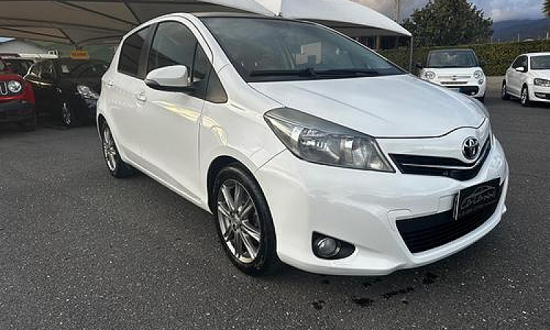 Toyota Yaris Lounge...