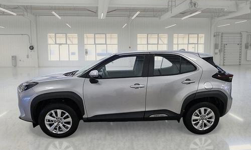 Toyota Yaris Cross 1...