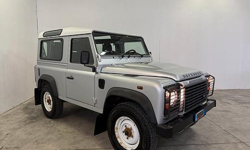 Land Rover Defender ...