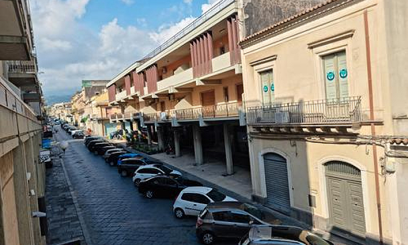 Giarre(Corso Italia)...