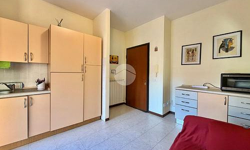 2 Locali A Viterbo...