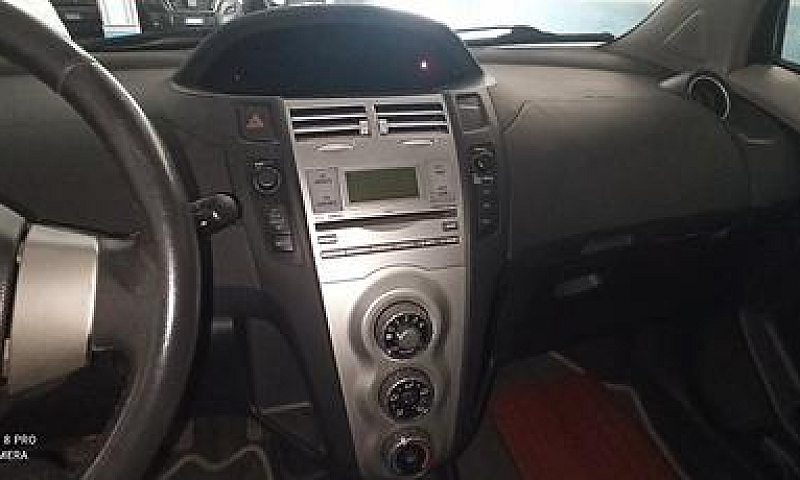 Toyota Yaris 1.0 5 P...