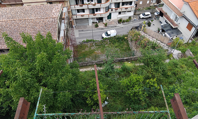Casa Su Più Piani Bu...