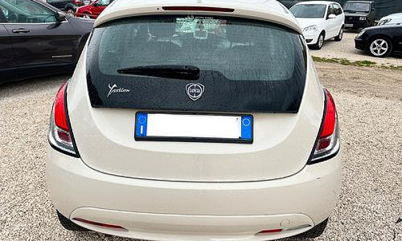 Lancia Ypsilon 1.2 6...