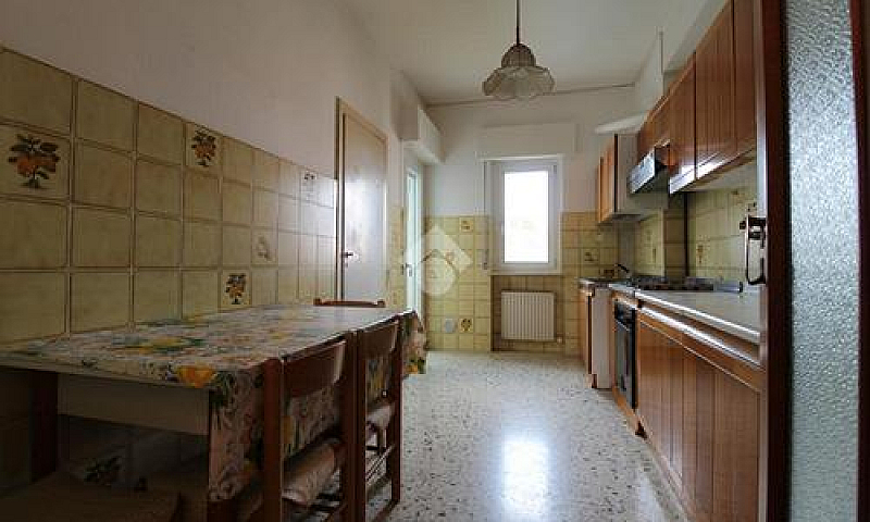 4 Locali A Teramo...