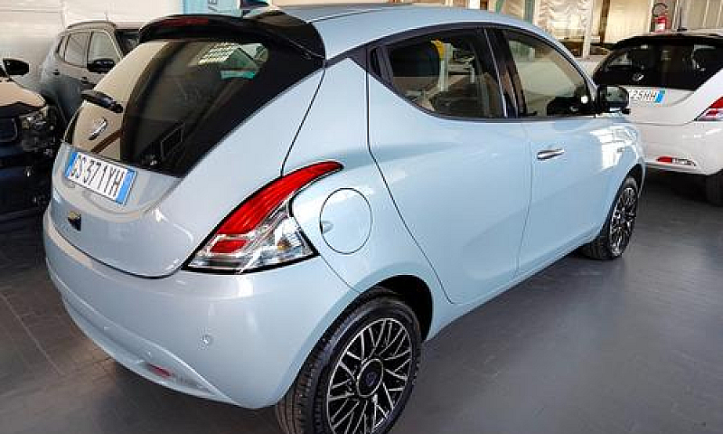 Lancia Ypsilon 1.0 H...
