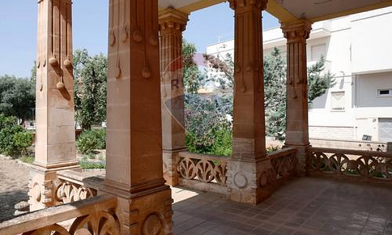 Porzione Di Villa - ...