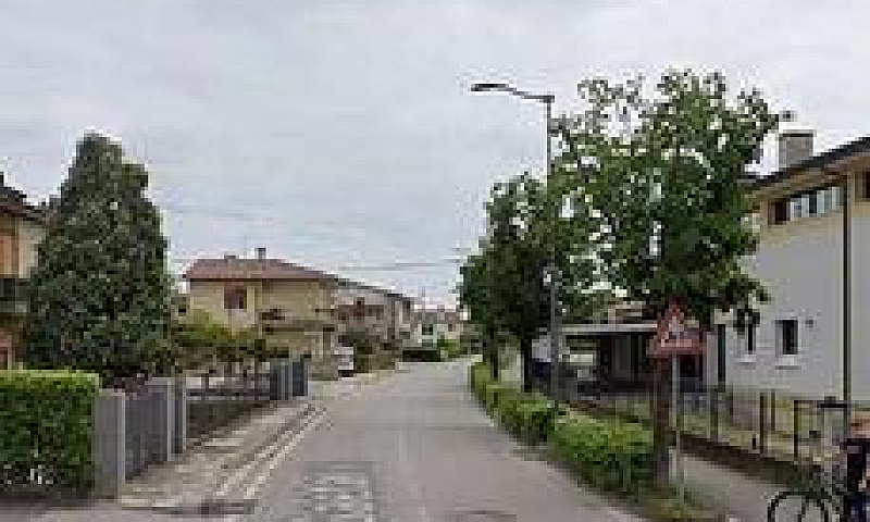 Porzione Di Casa A M...