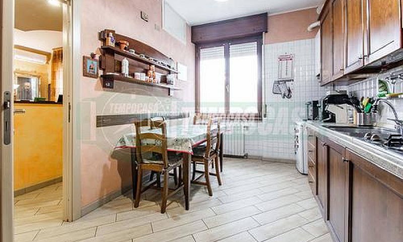 3 Locali In Corte Co...