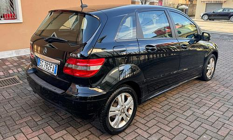Mercedes-Benz B 180 ...