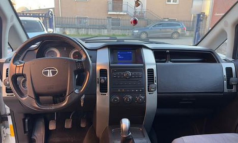 Auto Tata Aria...