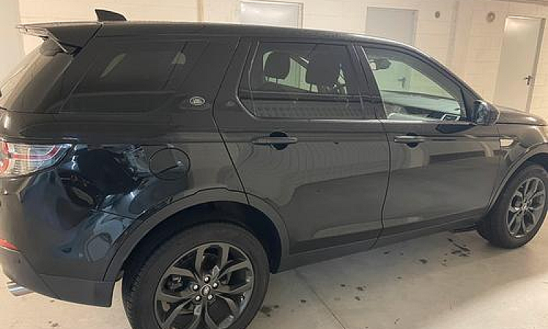 Land Rover Discovery...