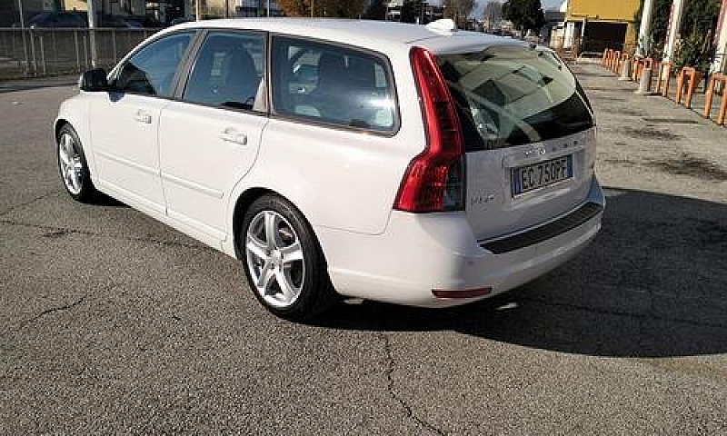 Volvo V50 Drive Pola...