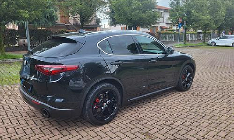 Alfa Romeo Stelvio -...