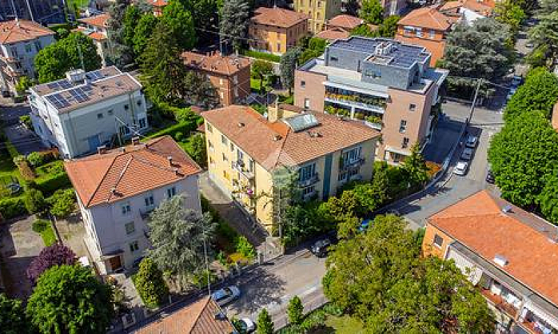 5 Locali A Parma...