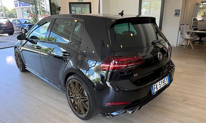 Volkswagen Golf R 2....