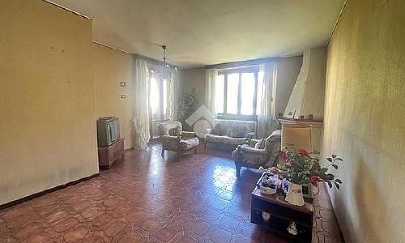 3 Locali A Varese...