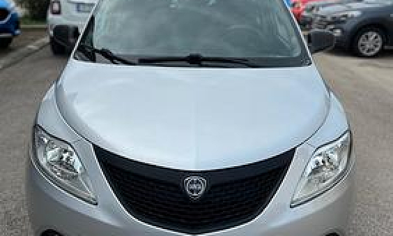 Lancia Ypsilon 1.2 6...