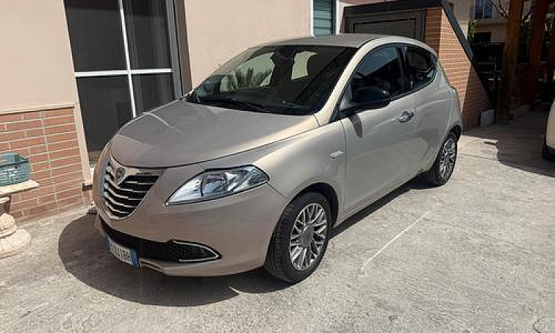 Lancia Ypsilon 1.3...