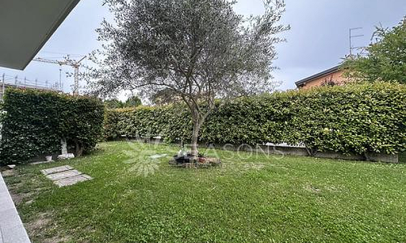 Appartamento Con Amp...