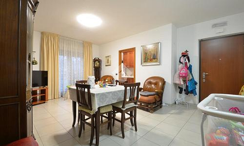 4 Locali A Montesilv...