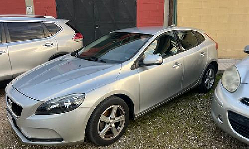 Volvo V40 D2 Momentu...