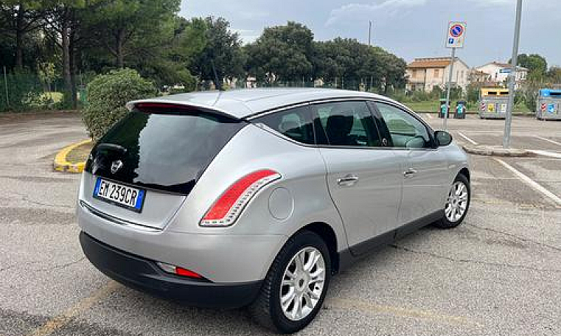 Lancia Delta 1.4 T-J...