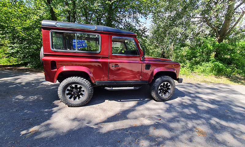 Land Rover Defender ...