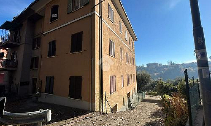 3 Locali A Perugia...