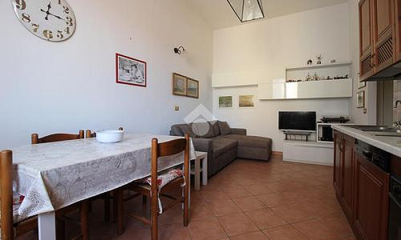3 Locali A Prato...