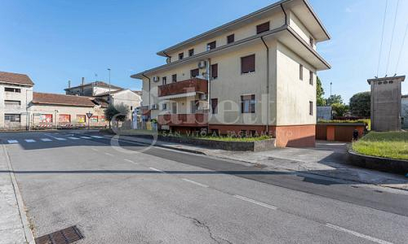 Appartamento Azzano ...