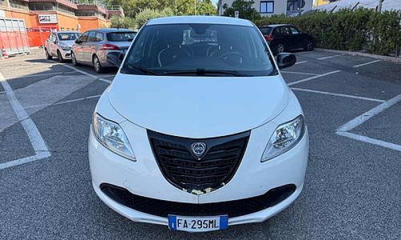 Lancia Ypsilon 1.2 6...