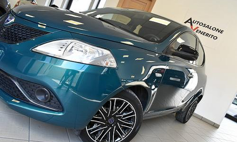 Lancia Ypsilon 1.2 6...