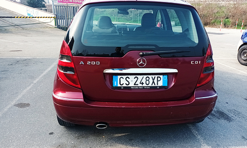 Vendo Mercedes Class...