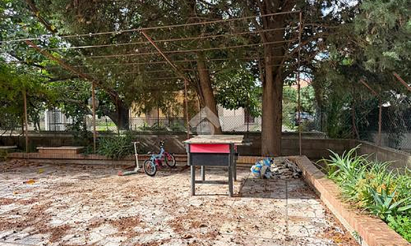 2 Locali A Davoli...