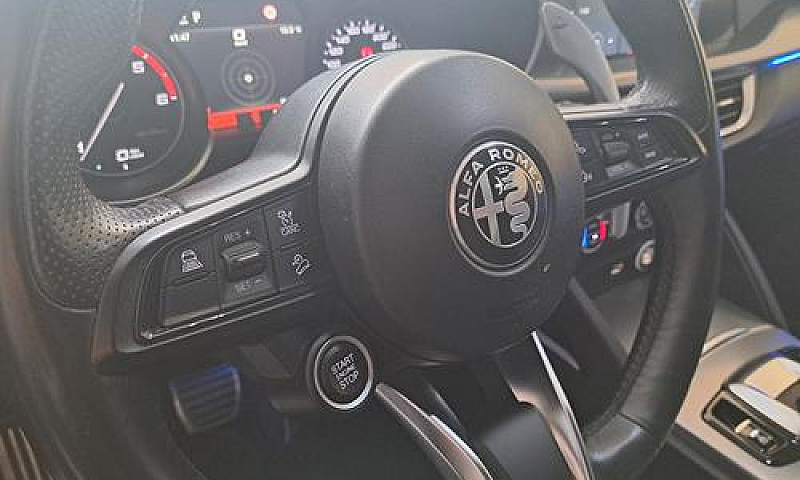 Alfa Romeo Stelvio 2...