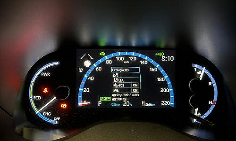 Toyota Yaris Cross...