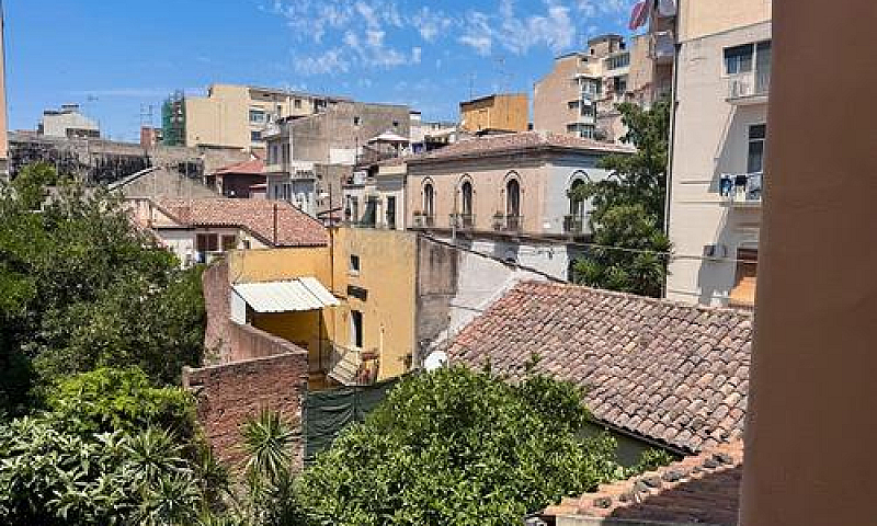 4 Locali A Catania...