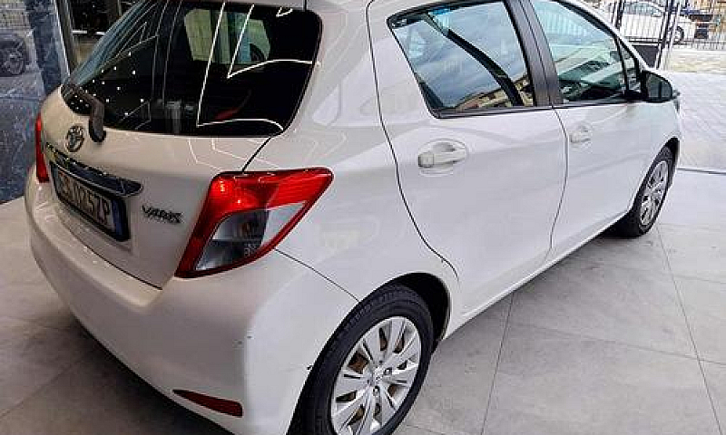 Toyota Yaris 1.0 5 P...