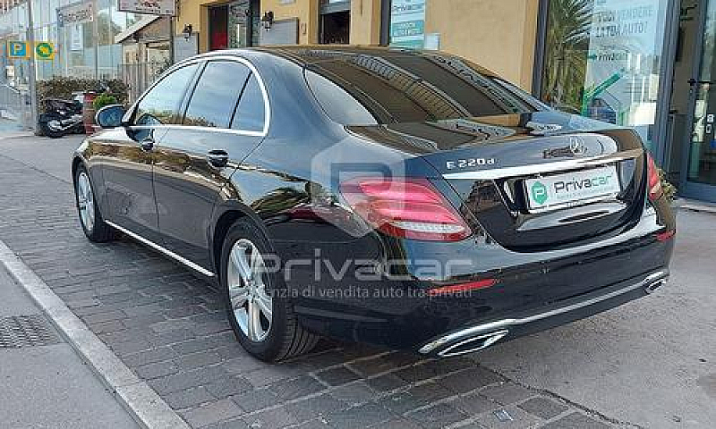 Mercedes E 220 D Aut...