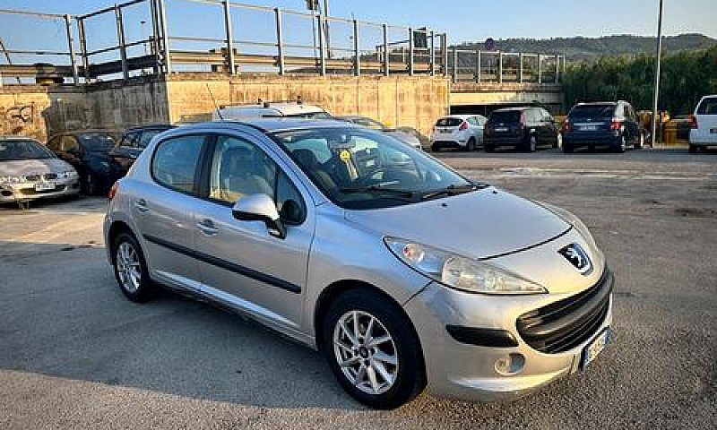 Peugeot 207 1.4 Hdi ...