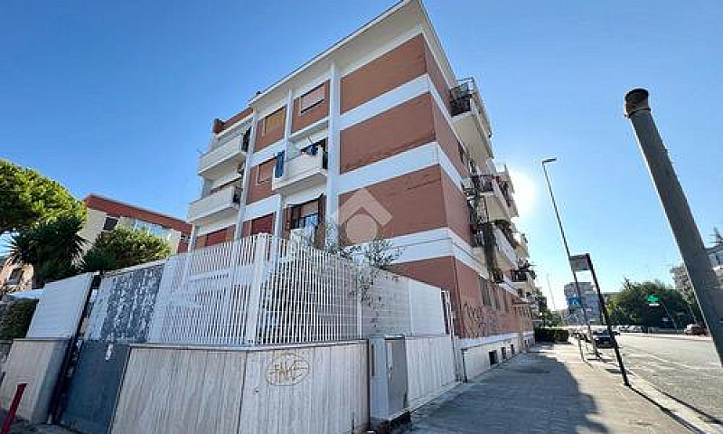 3 Locali A Bari...