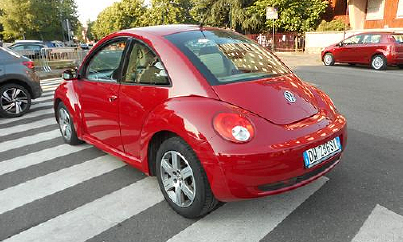 Volkswagen New Beetl...