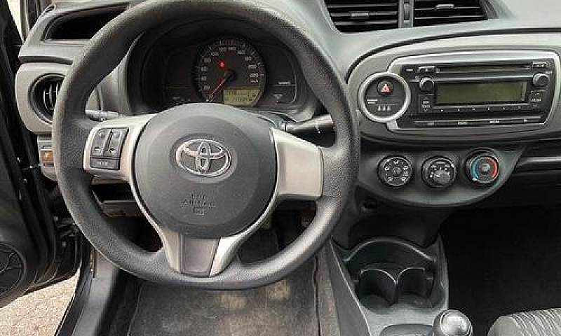 Yaris Toyota...