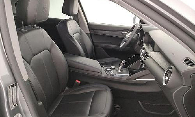 Alfa Romeo Stelvio 2...