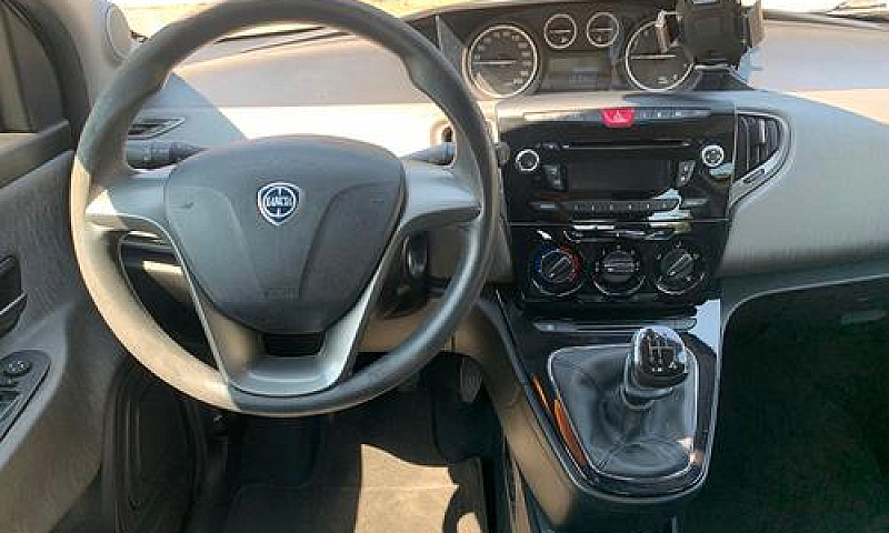Lancia Ypsilon 0.9 T...