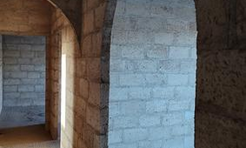 Casa In Stato Grezzo...